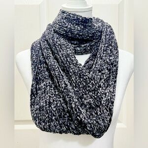 Infinity Grey knitted Scarf